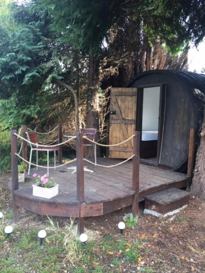 Charming 2-Bed Cabin In Domfront-En-Poiraie Perrou Exterior foto