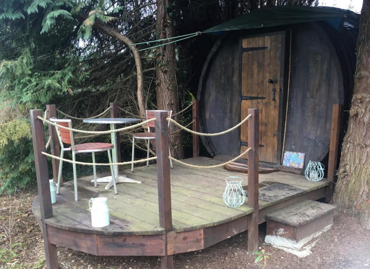 Charming 2-Bed Cabin In Domfront-En-Poiraie Perrou Exterior foto