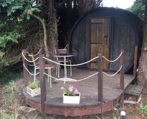 Charming 2-Bed Cabin In Domfront-En-Poiraie Perrou Exterior foto